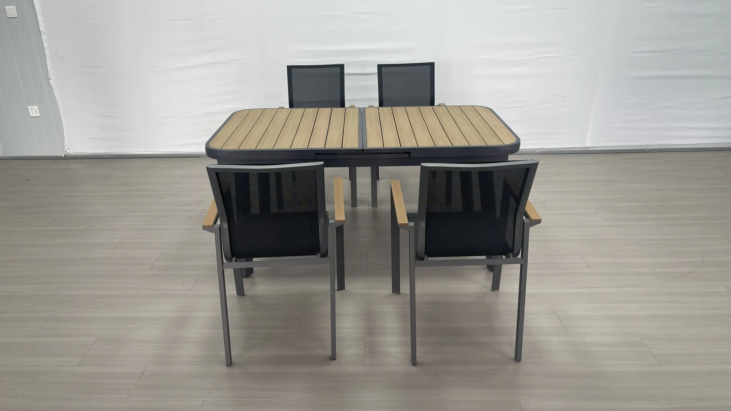 Aluminum plastic wood automatic extendable table - Image 5