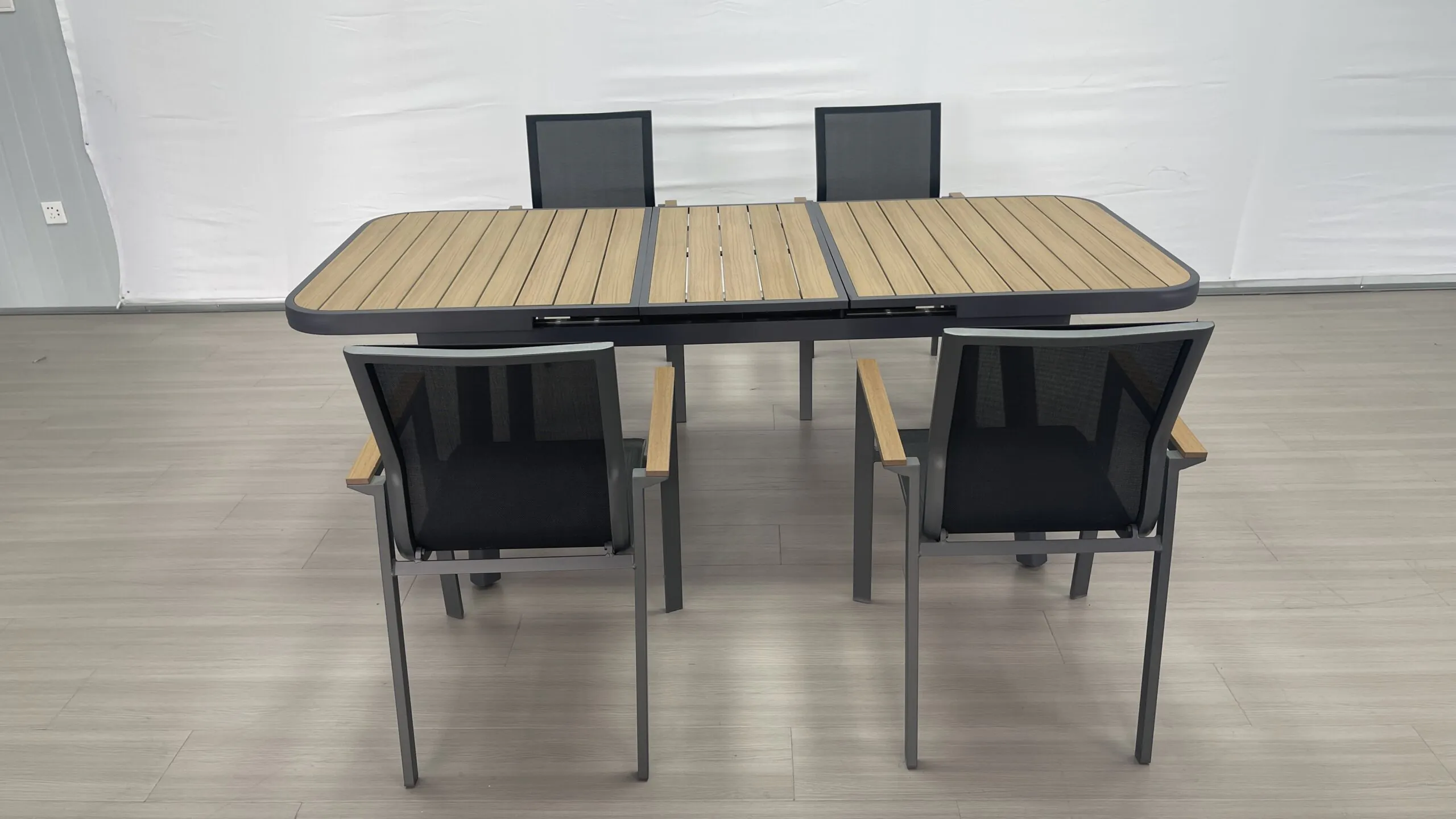 Aluminum plastic wood automatic extendable table - Image 3